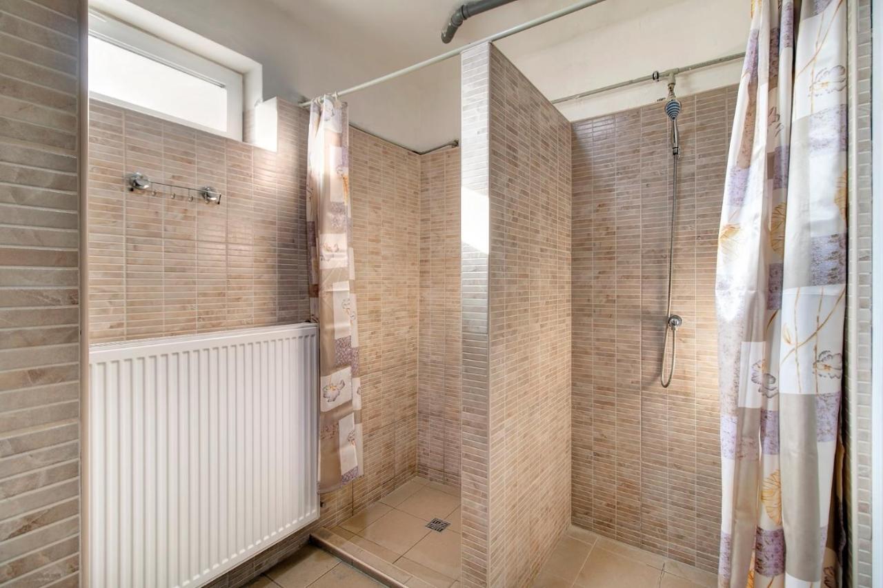 Obudai Diakszallo Boedapest Buitenkant foto